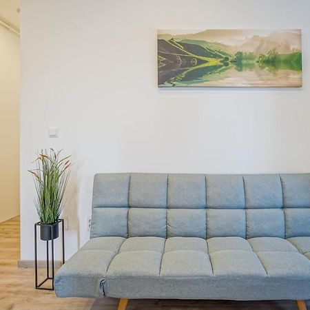 Bright Apartments Moments Away From Herastrau Park, Mall And Metro Bukarest Eksteriør billede