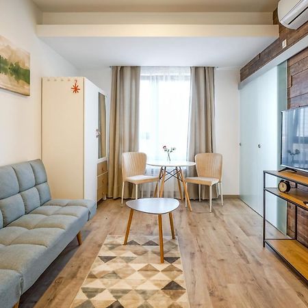 Bright Apartments Moments Away From Herastrau Park, Mall And Metro Bukarest Eksteriør billede