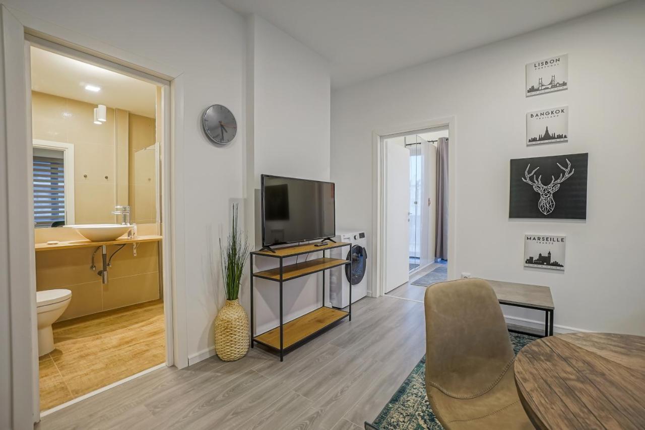 Bright Apartments Moments Away From Herastrau Park, Mall And Metro Bukarest Eksteriør billede