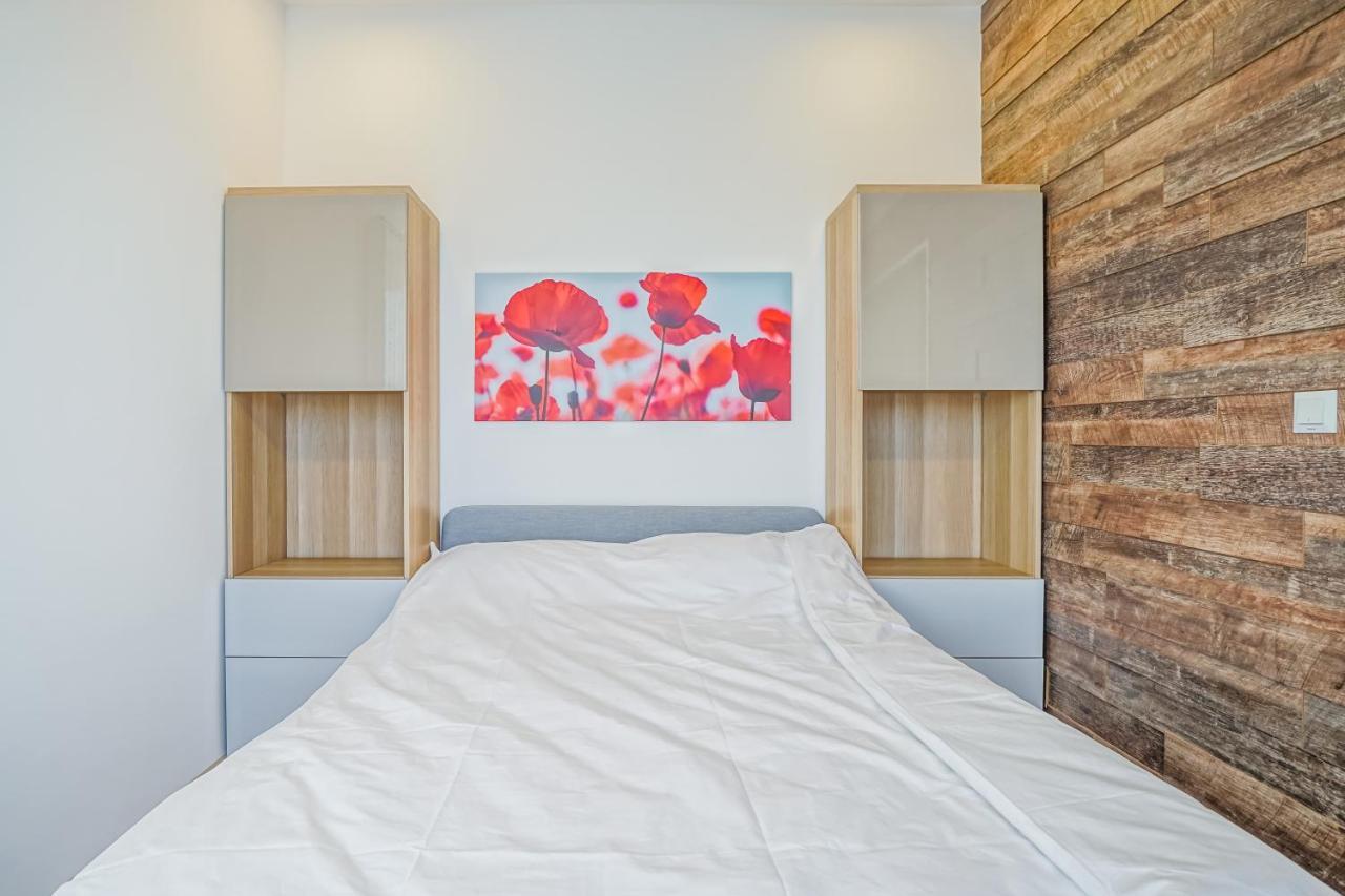 Bright Apartments Moments Away From Herastrau Park, Mall And Metro Bukarest Eksteriør billede
