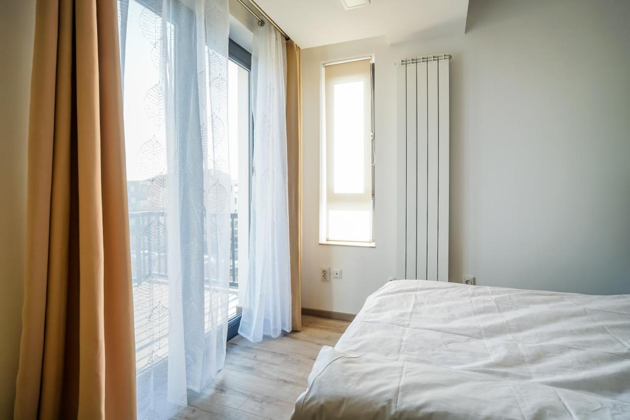 Bright Apartments Moments Away From Herastrau Park, Mall And Metro Bukarest Eksteriør billede