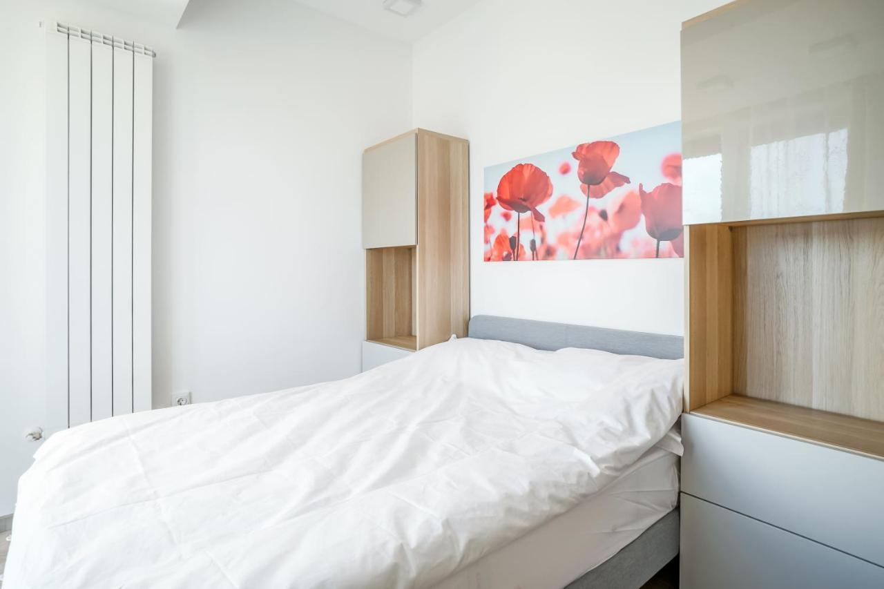 Bright Apartments Moments Away From Herastrau Park, Mall And Metro Bukarest Eksteriør billede