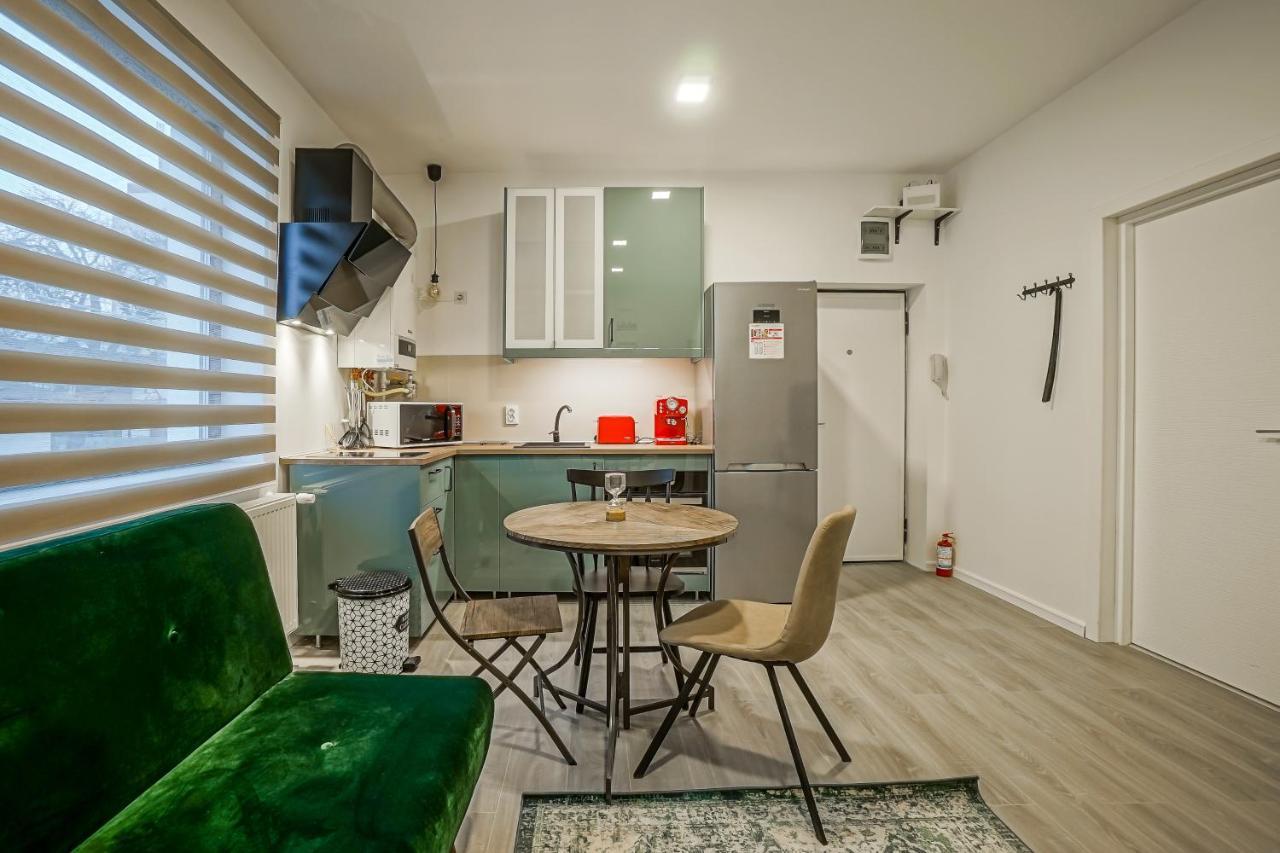 Bright Apartments Moments Away From Herastrau Park, Mall And Metro Bukarest Eksteriør billede