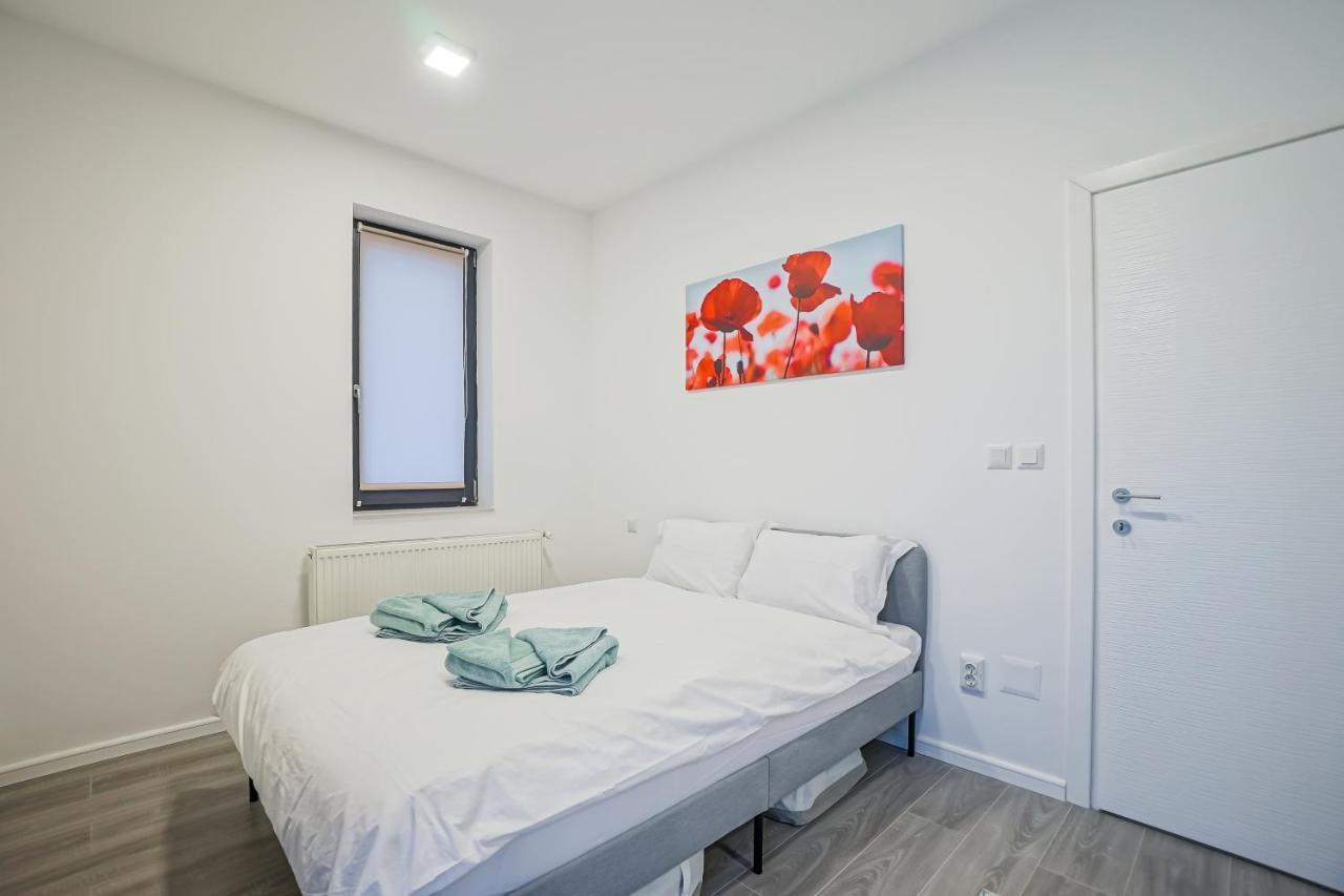 Bright Apartments Moments Away From Herastrau Park, Mall And Metro Bukarest Eksteriør billede
