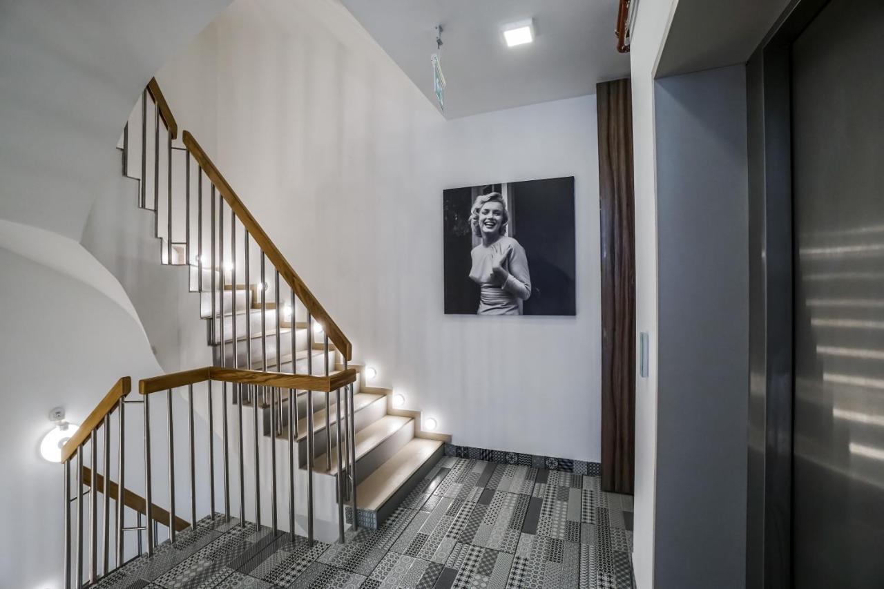 Bright Apartments Moments Away From Herastrau Park, Mall And Metro Bukarest Eksteriør billede
