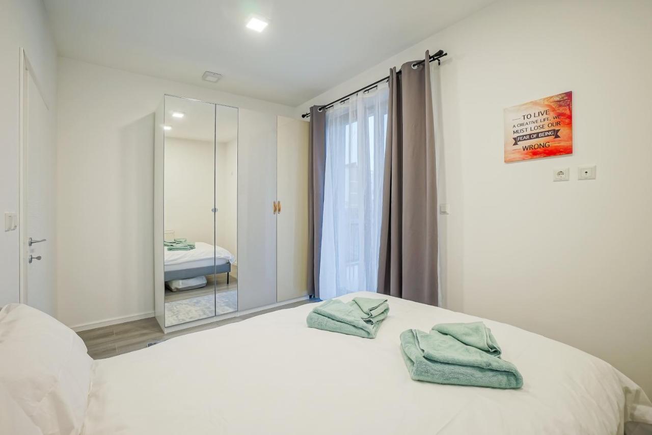 Bright Apartments Moments Away From Herastrau Park, Mall And Metro Bukarest Eksteriør billede