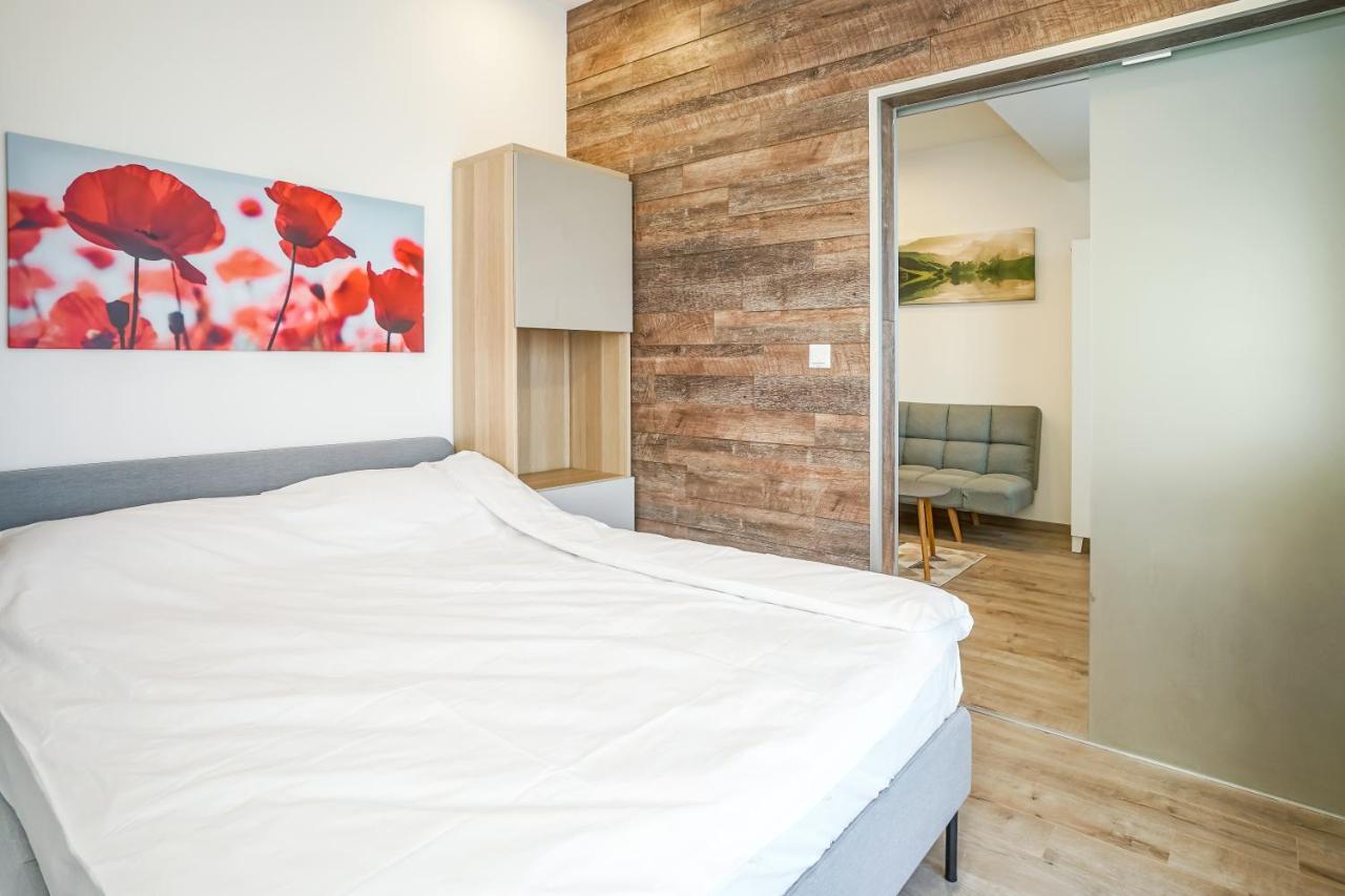 Bright Apartments Moments Away From Herastrau Park, Mall And Metro Bukarest Eksteriør billede