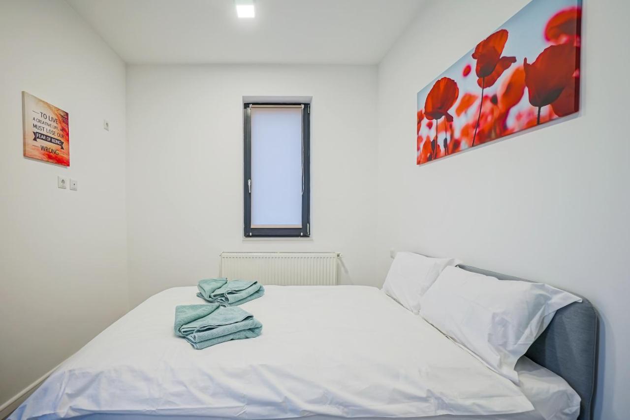 Bright Apartments Moments Away From Herastrau Park, Mall And Metro Bukarest Eksteriør billede