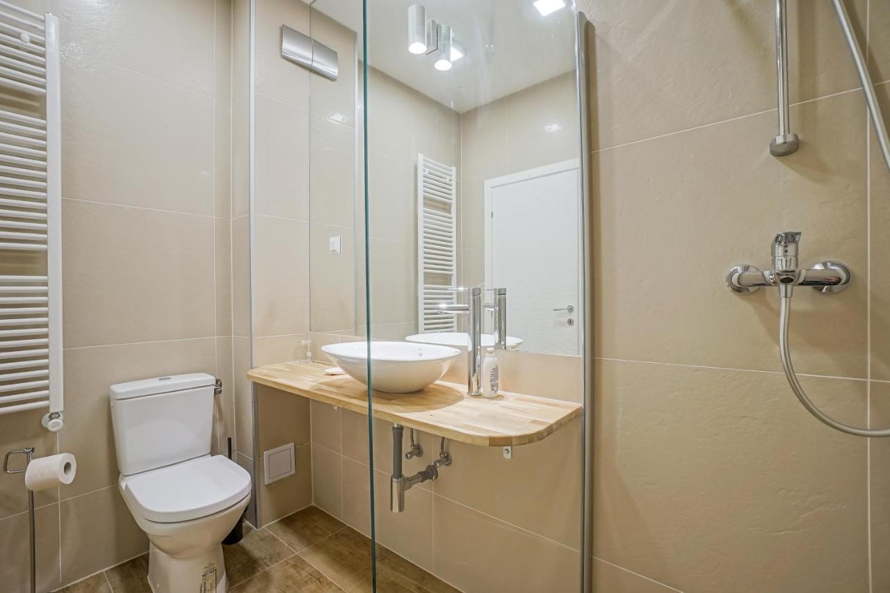 Bright Apartments Moments Away From Herastrau Park, Mall And Metro Bukarest Eksteriør billede