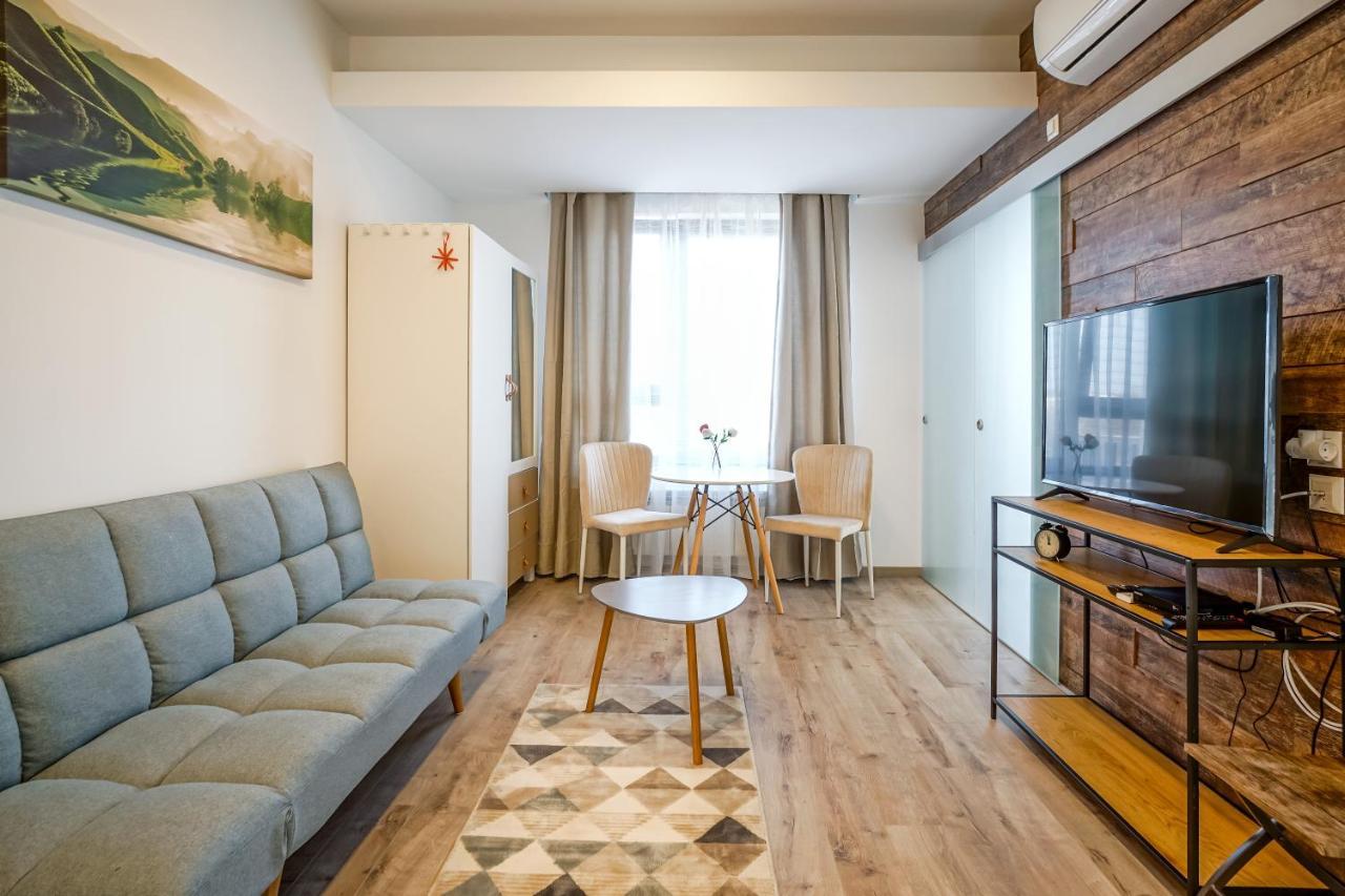 Bright Apartments Moments Away From Herastrau Park, Mall And Metro Bukarest Eksteriør billede